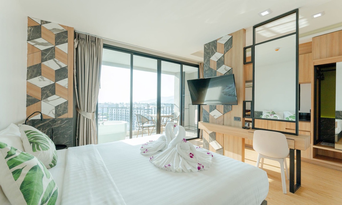 Nanai Road Hotel | Sky Wave Patong