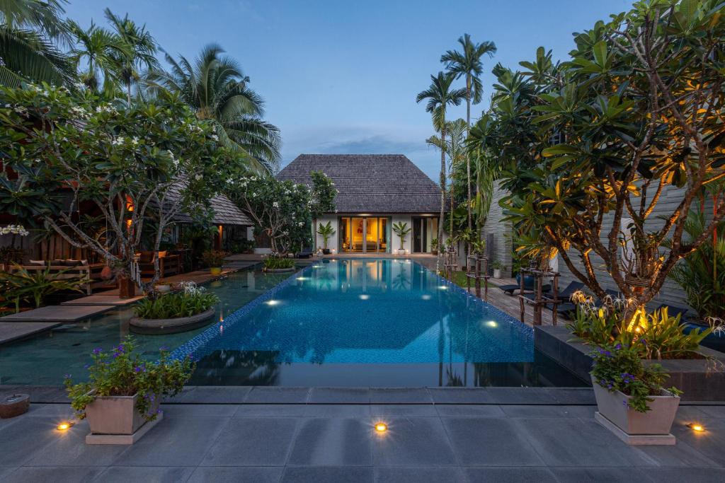 Choeng Thale Villa | Spacious 5-bedroom private villa for groups of up to 12 guests