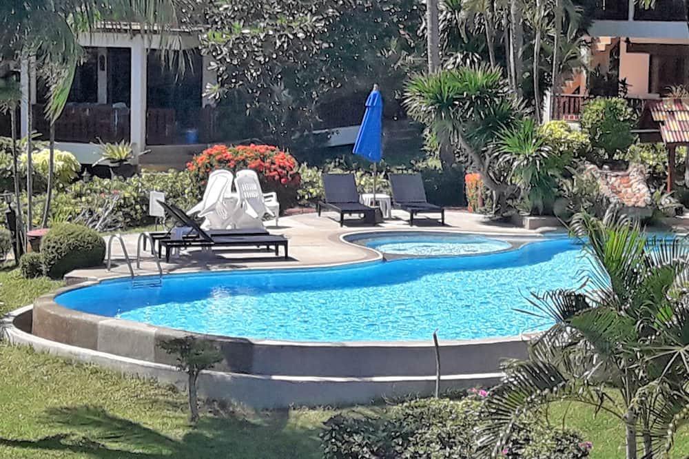 Bang Po Villa | Spacious Villa Directly On Beach, Fully Air Conditioned, Wifi, Sleeps Seven