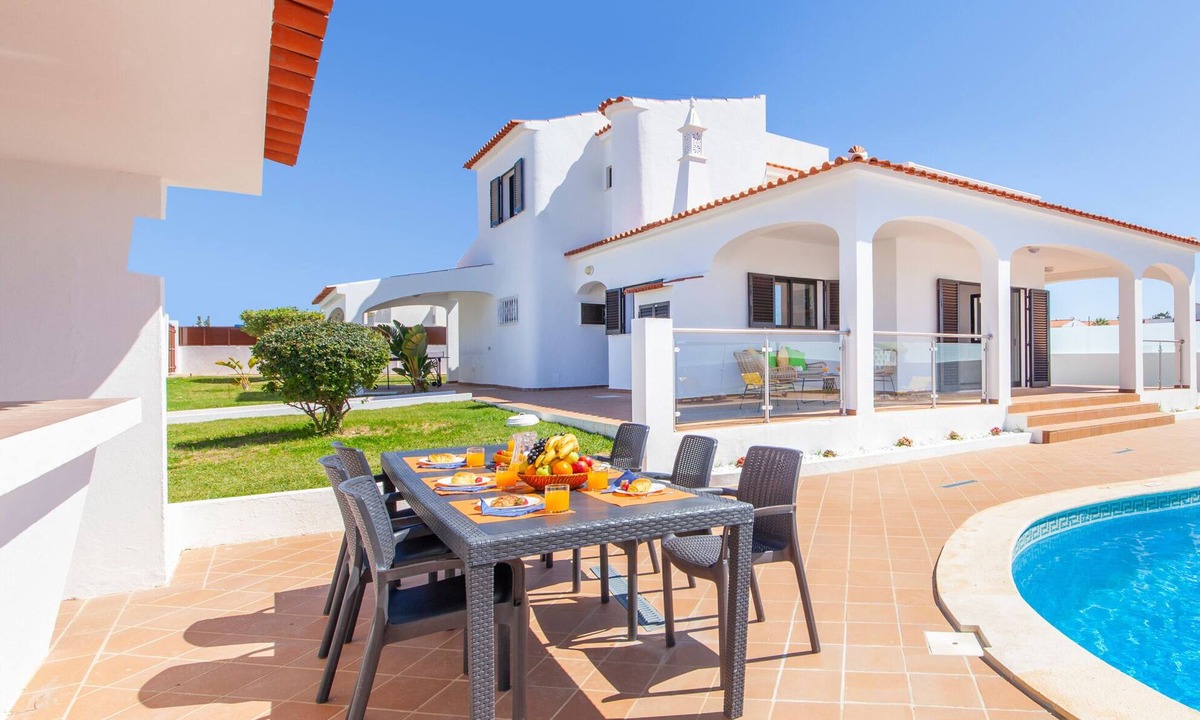 Castelo Villa | Spacious villa with BBQ and pool in Albufeira