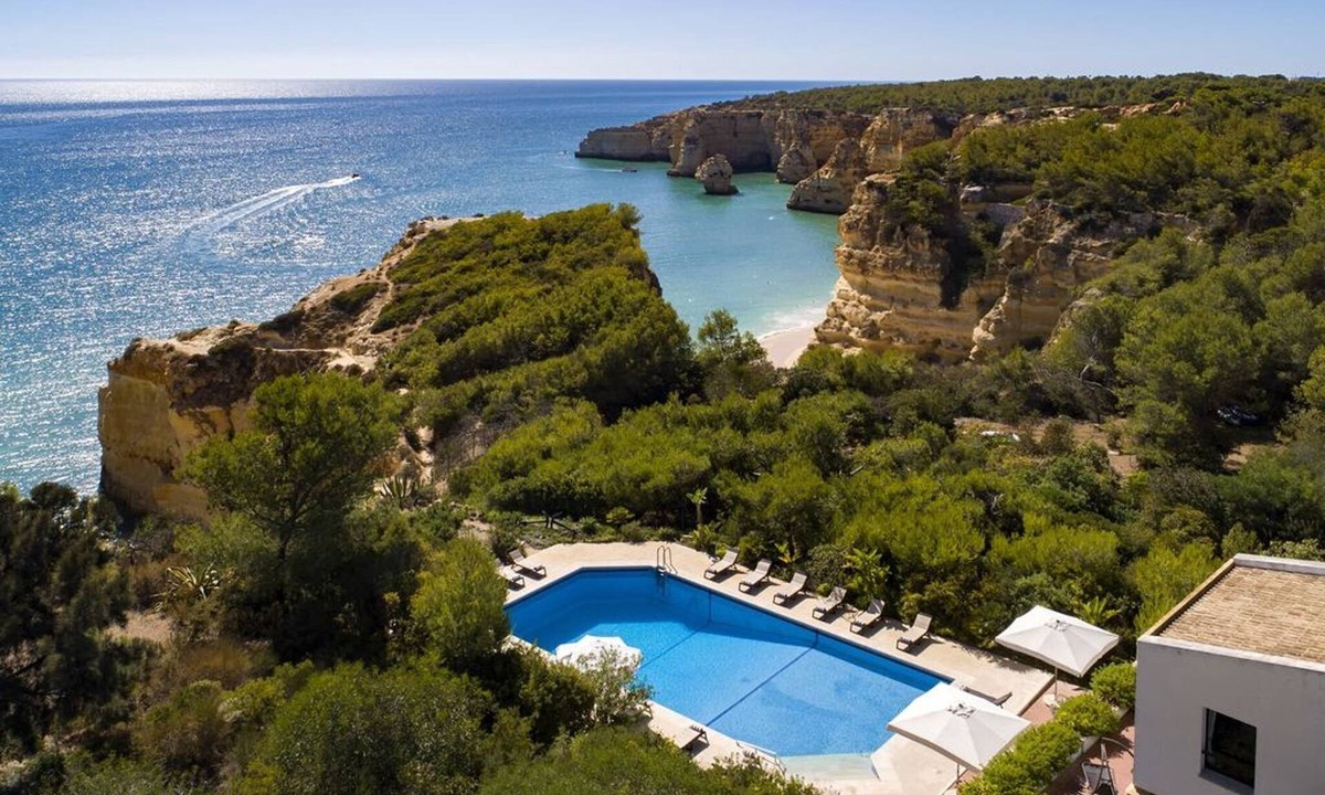 Caramujeira Villa | Stunning Oceanview Algarve Villa | 12 Bedrooms | Quinta Beachfront Marinha