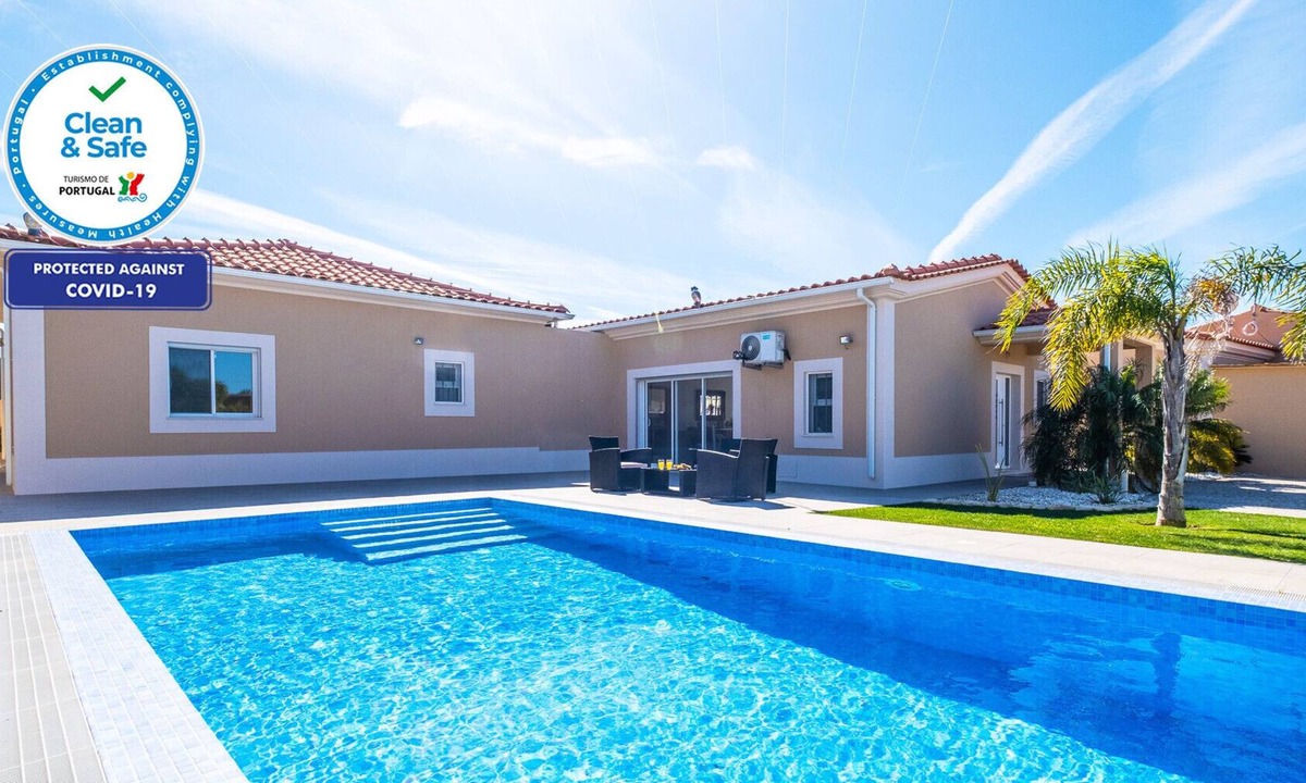 Albufeira Villa | STUNNING VILLA W/ PRIVATE HEATABLE POOL & BARBACUE, A/C, WI-FI