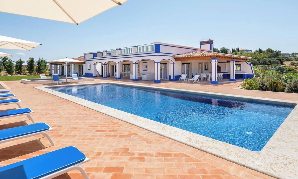 Albufeira Villa | Stylish Algarve Villa close to beaches but far from the crowds