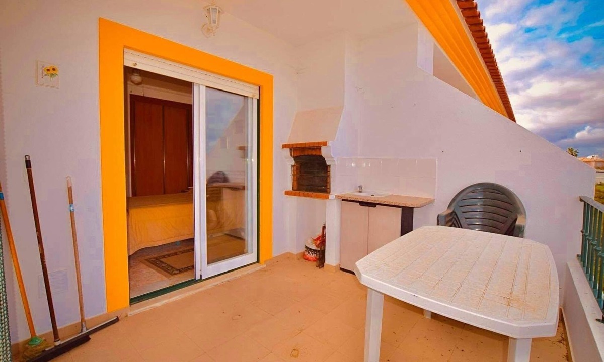 Vale de Carro Apartment | Sunrise view family ,swimming pool with close to beach !