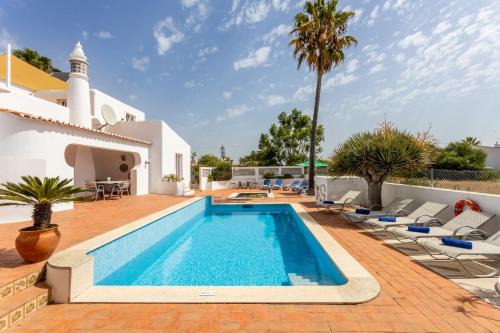 Alporchinhos Villa | Superb Carvoeiro Villa Villa Alegria Do Sul 7 Bedrooms Pool & Sun Terrace