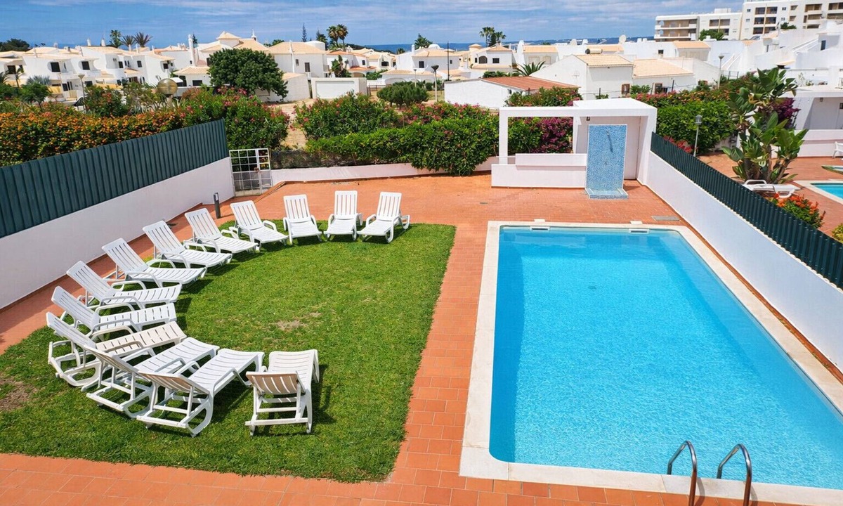 Gale Apartment | T2 r/c Galé, Piscina, BBQ, A/C, para a praia vai a