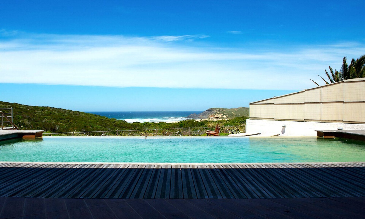 Espartal Villa | The Boathouse