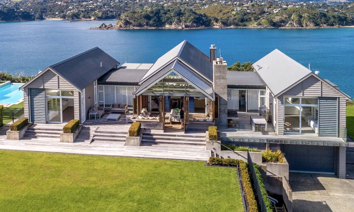 Oneroa House | THE ESTATE | Coast & Country | WINTER DEAL