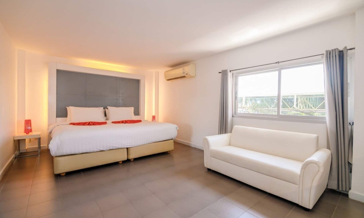 Pak Nakhon Hotel | The Original Orange Rooms