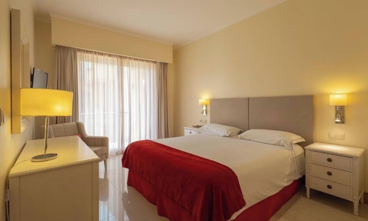 Vilamoura Hotel | The Ultimate 3 Bedroom Escape – Pools, Balcony & Vilamoura Adventures Await!