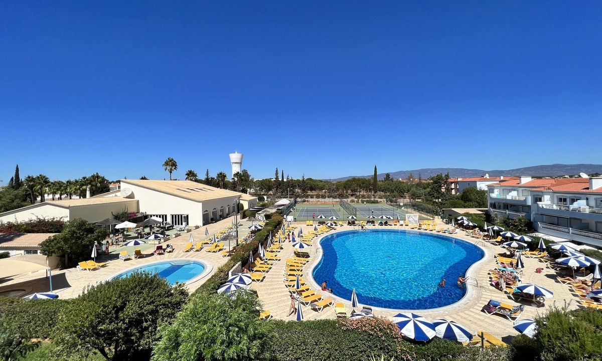 Portimao Apartment | This place spells H-O-L-I-D-A-Y. Beautiful 2 bed, top floor apt.over the pool