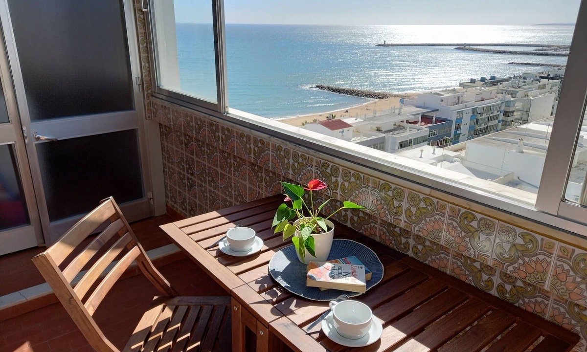 Cavacos Apartment | TORRE AZUL- Magnificent Sunset, Wifi, 20 m from the Beach