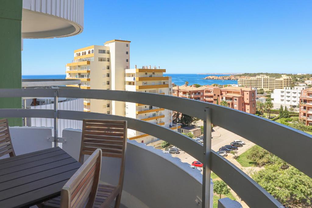 Praia da Rocha Apartment | Torre Verde - Free Parking - Swimming pool - Sea View - BY BEDZY