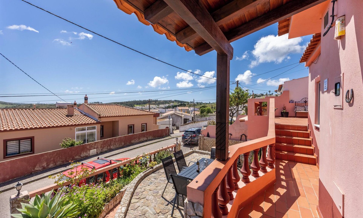 Budens House | Traditional Portuguese house in Budens