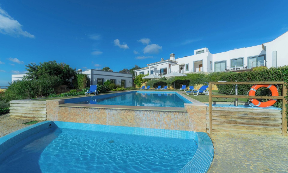 Ariolos Villa | V3 Casa Aríolos I in Estoi with shared pool