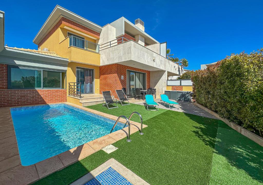 Mosqueira Villa | V4, Villa Jardins Branqueira7 near Beach, Albufeira