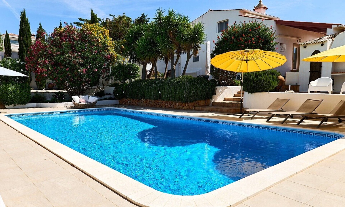 Pata de Cima House | Vacation home in the Algarve for 8 people with pool Welcome to our Quinta