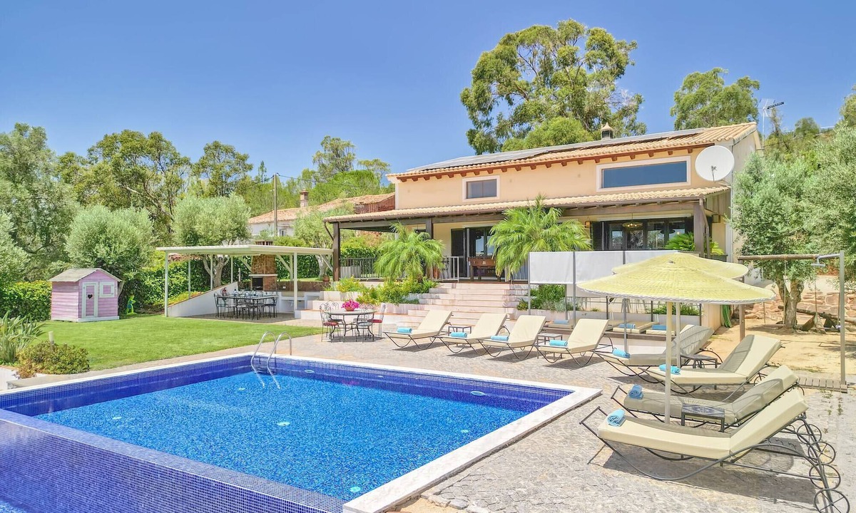 Sao Bartolomeu de Messines Villa | Villa Fuzeiros - Amazing villa in a green valley!