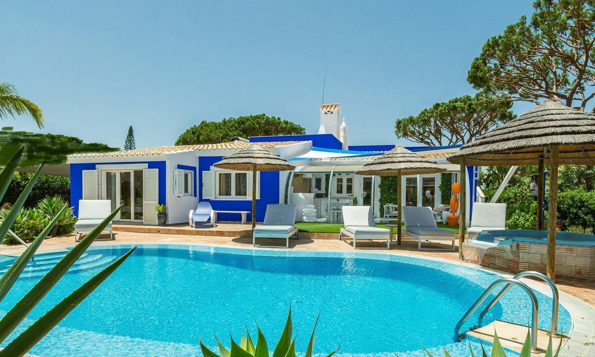 Quarteira Villa | VILAMOURA villa ground floor heated pool (optional) 1 km from marina. 3 suites