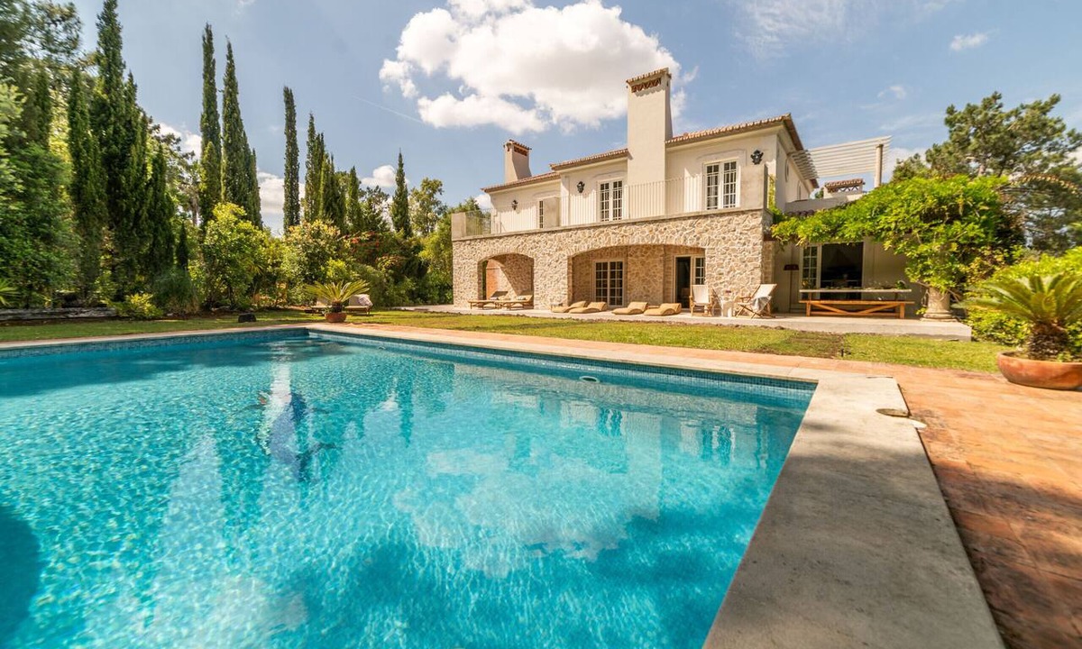 Quinta Do Conde Villa | Villa Alegria - Golf getaway rental with private pool, parking and bread oven