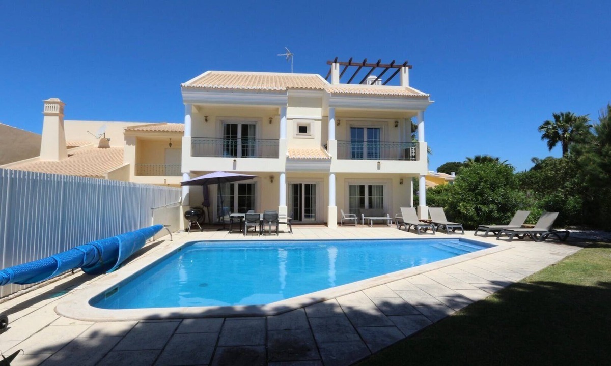 Vilamoura Villa | Villa Amendoeira by Cleverdetails with "heated" pool
