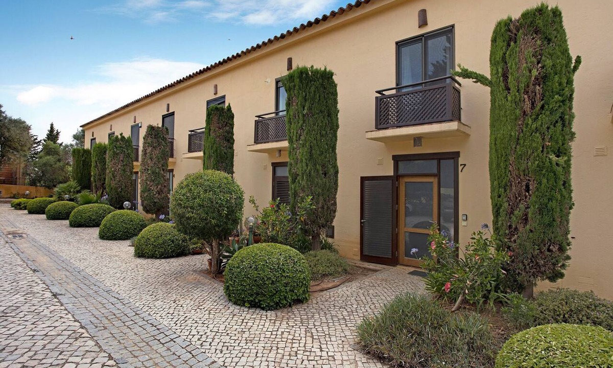 Alcantarilha Villa | Villa Arrancada 7 with Mountain View, Pool, Garden & Wi-Fi