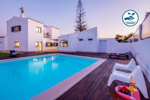 Lagoa e Carvoeiro Villa | Villa Benagil Boutique - Moradia luxuosa com piscina aquecível e BBQ