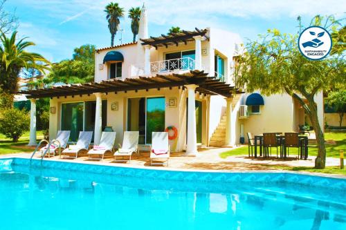 Montechoro Villa | Villa Bogota - Moradia acolhedora com piscina aquecível e BBQ