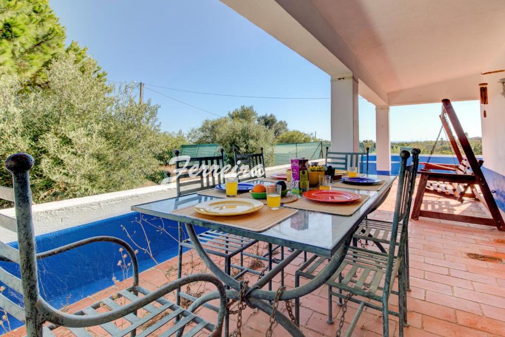 Caramujeira Villa | Villa Caramu - rustic 3 bedroom villa with private pool and great seaviews