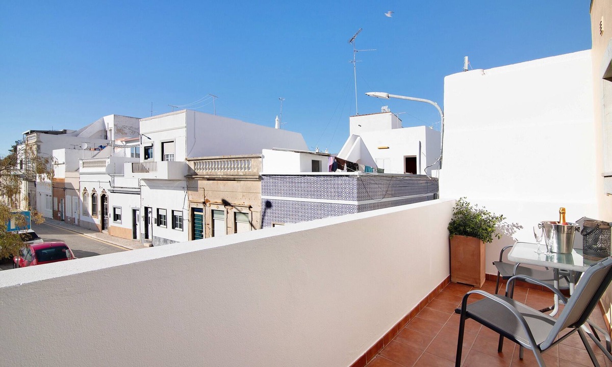 Olhao Villa | Villa 'Casa Mar-a-vila' with Private Terrace, Wi-Fi and Air Conditioning