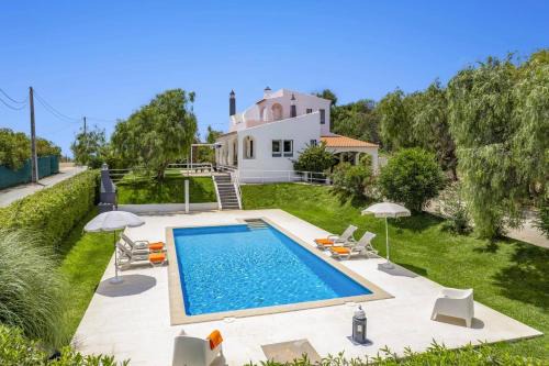 Caramujeira Villa | Villa Casa Pimenteira by Villa Plus