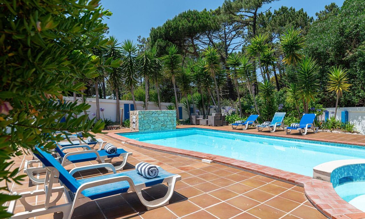 Colares Villa | Villa Cassandra - Holiday home perfect for surfing or sunbathing on Praia Grande near Sintra
