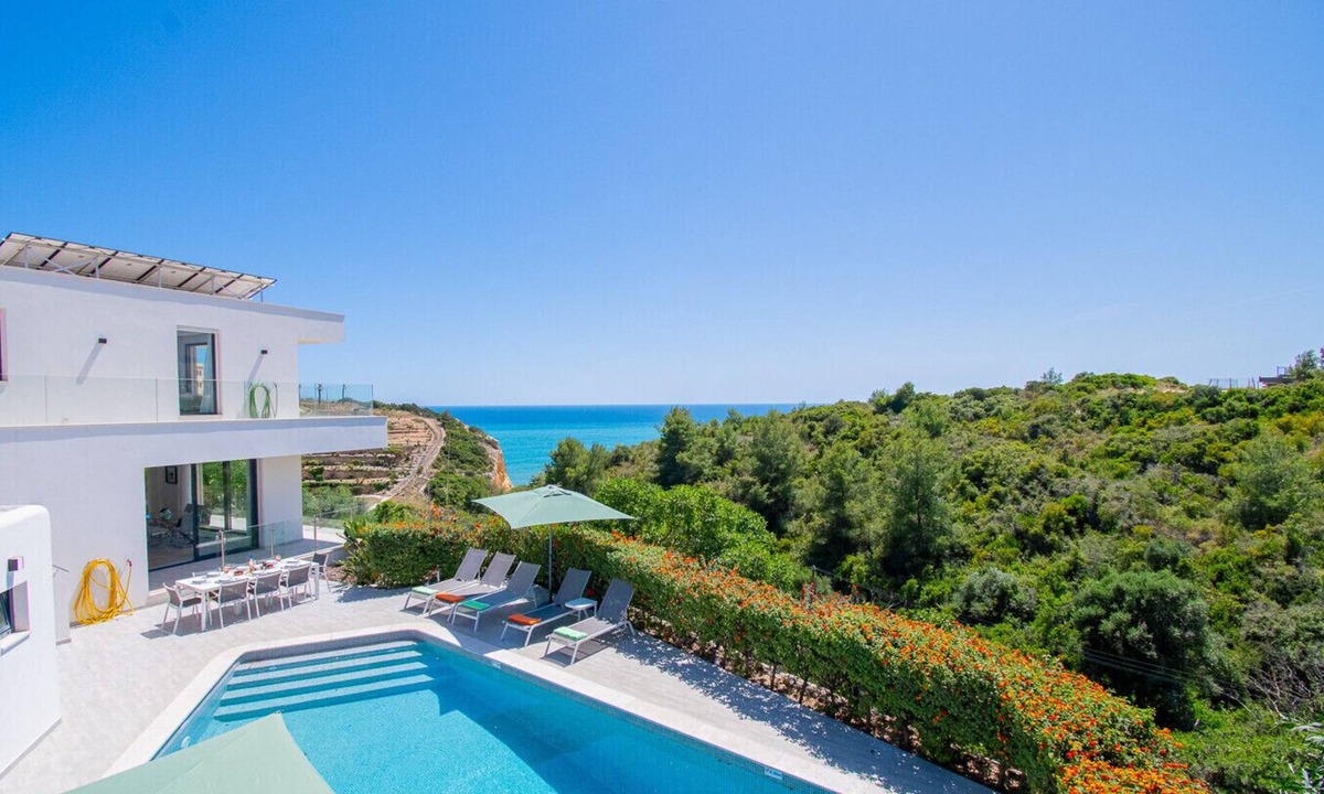 Vale de Centianes Villa | Villa Centeanes Luxury villa,enviable position stunning sea views!