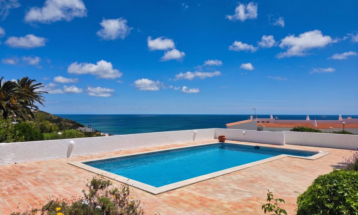 Salema Villa | Villa dame de Salema with magnificent ocean view and heated pool