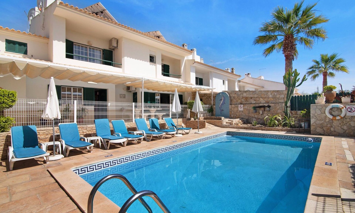Urbanizacao dos Calicos House | "Villa Guisado" Vacation Home with Pool, Terraces, and Wi-Fi