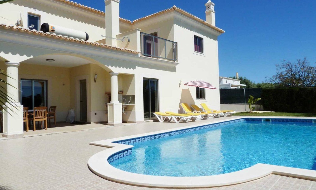 Patroves Villa | Villa Hunes - Bright modern villa, private pool, walk to restaurants, easy