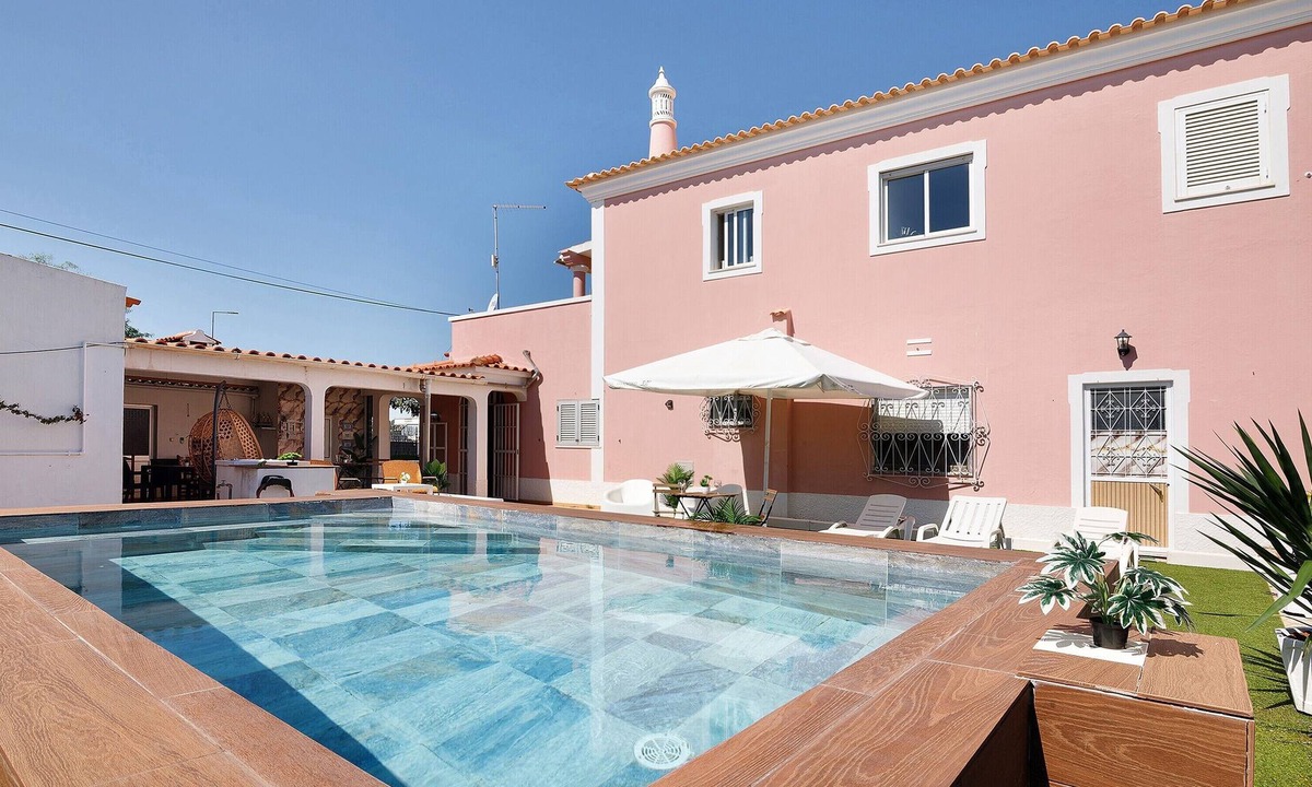 Loule Villa | Villa 'J R Dream House' with Private Pool, Sports Equipment, Wi-Fi, AC, Private Parking