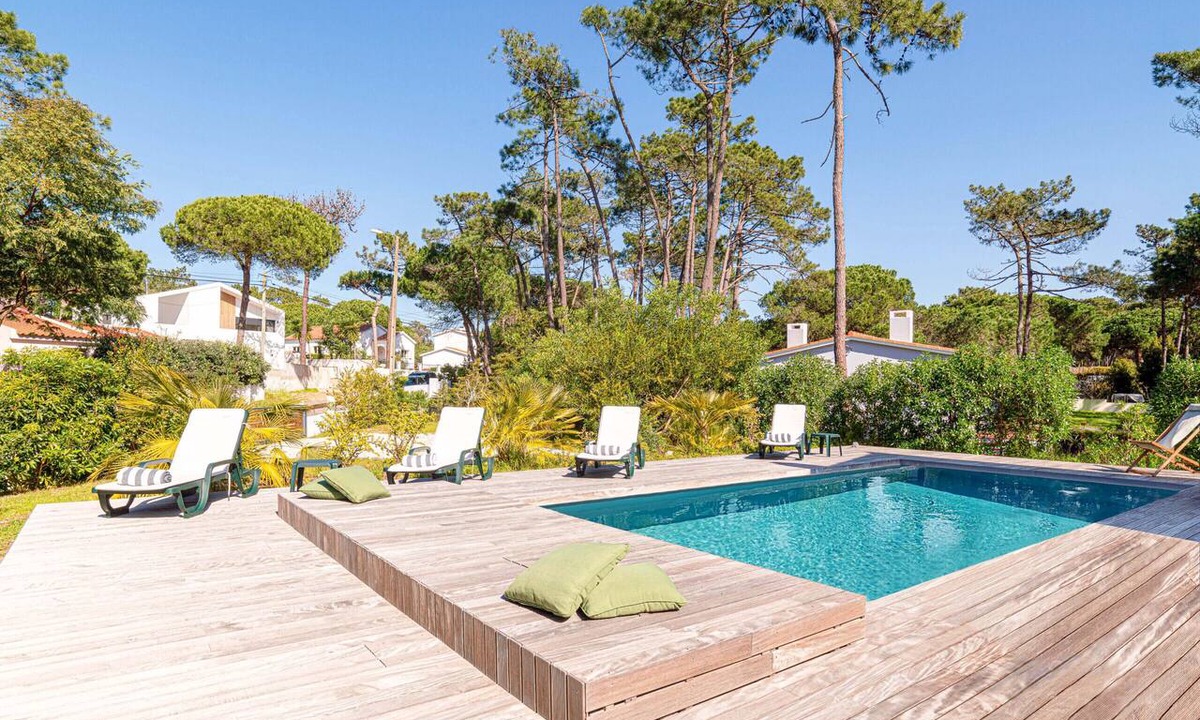 Colares Villa | Villa Jade - Typical Portuguese villa for 10 persons with pool, surrounded by nature and next to the beach