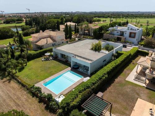 Vilamoura Villa | Villa Laguna 25 by Stay ici