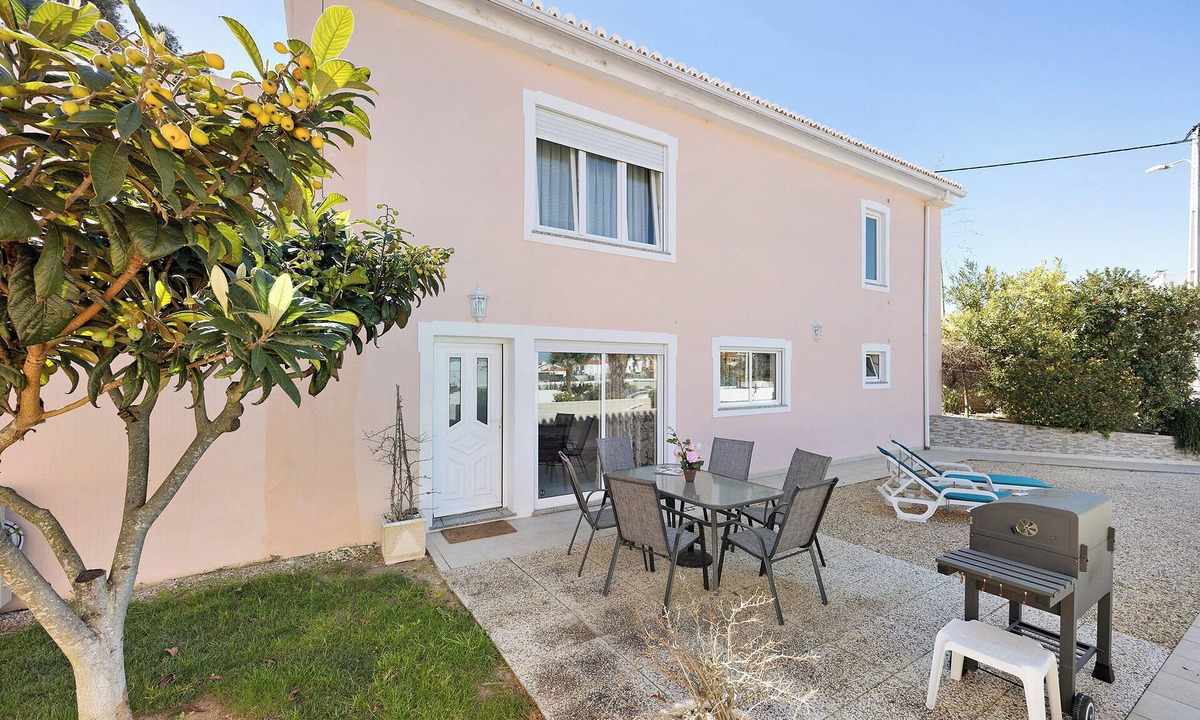 Montes de Alvor Villa | Villa 'Lugar Encantador' with Shared Terrace, Wi-Fi and Air Conditioning