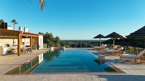 Olhao House | Villa Luso w/Heated Pool - Spacious & Peaceful