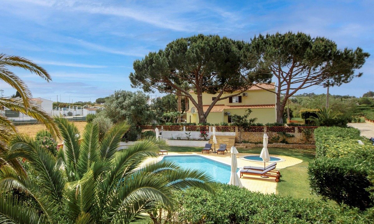 Castelo Villa | Villa Miracampo by Portucasa