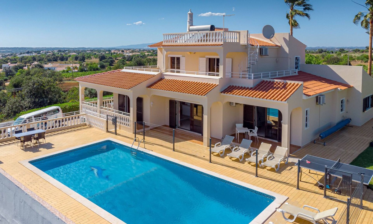 Vale de Parra Villa | Villa Mirante with fenced and gated swimming pool so ideal for families