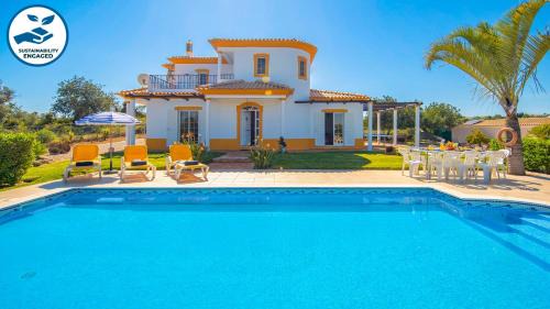 Monte Raposo Villa | Villa Muriwai - Elegante moradia com BBQ e piscina aquecível - Armação de Pêra