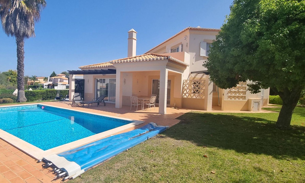 Estombar Villa | Villa "Pestana Golf Resort - Moradia 170" with Private Pool, Tennis Court & Wi-Fi