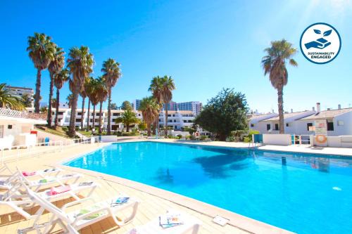 Montechoro Villa | Villa Saint Lucia - com acesso a piscina e BBQ em Albufeira
