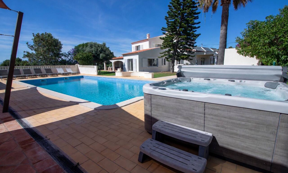 Poco Partido Villa | Villa Ursa | 6 bedrooms | Jacuzzi | Benagil