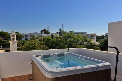 Vale do Lobo Villa | Villa Vale Do Lobo 2 Townhouse 3 Bedroom Close To Amenities And Beach