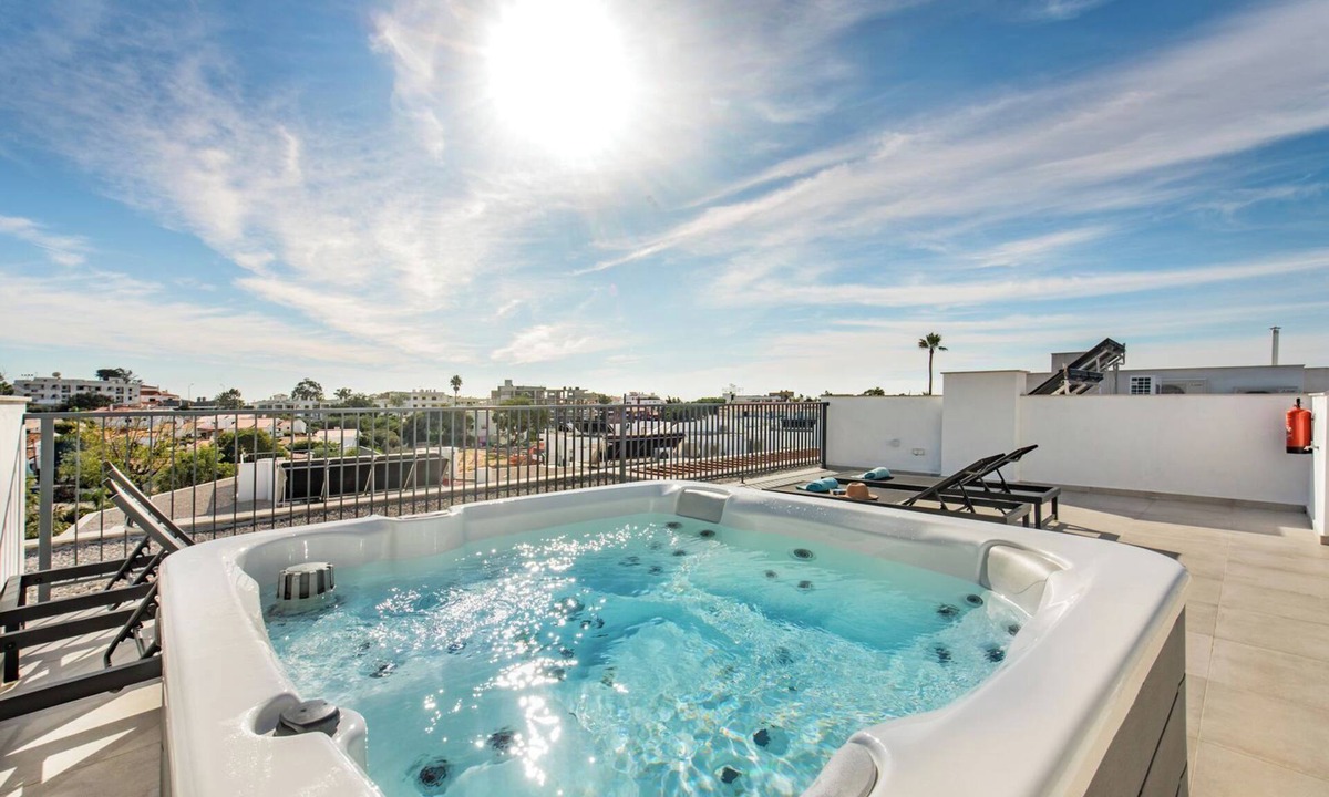 Areias de Sao Joao Villa | Villa Violeta - Prime Location, Big-Villa Luxury in the heart of Albufeira