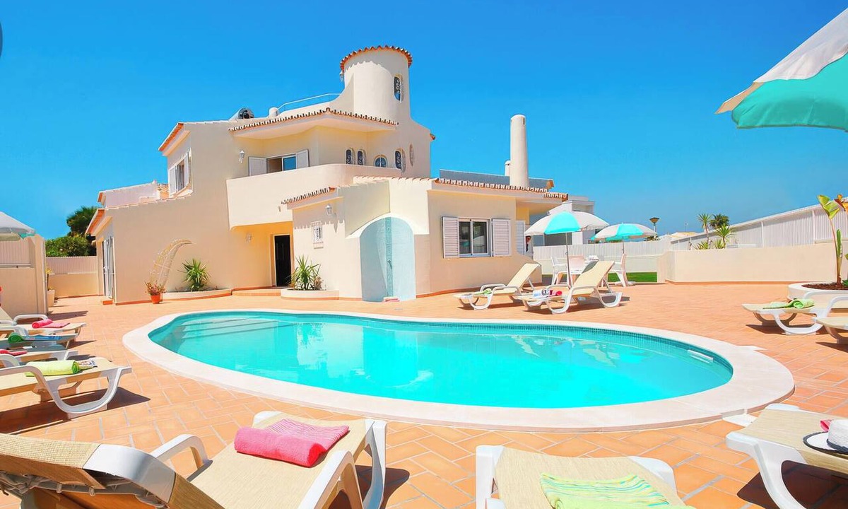 Gale Villa | Villa with heatable pool, gym and BBQ